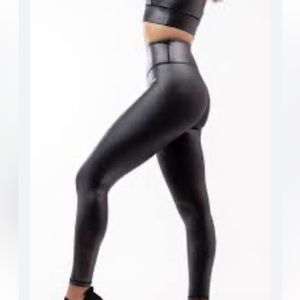 Ivl collective shine pants size 8.